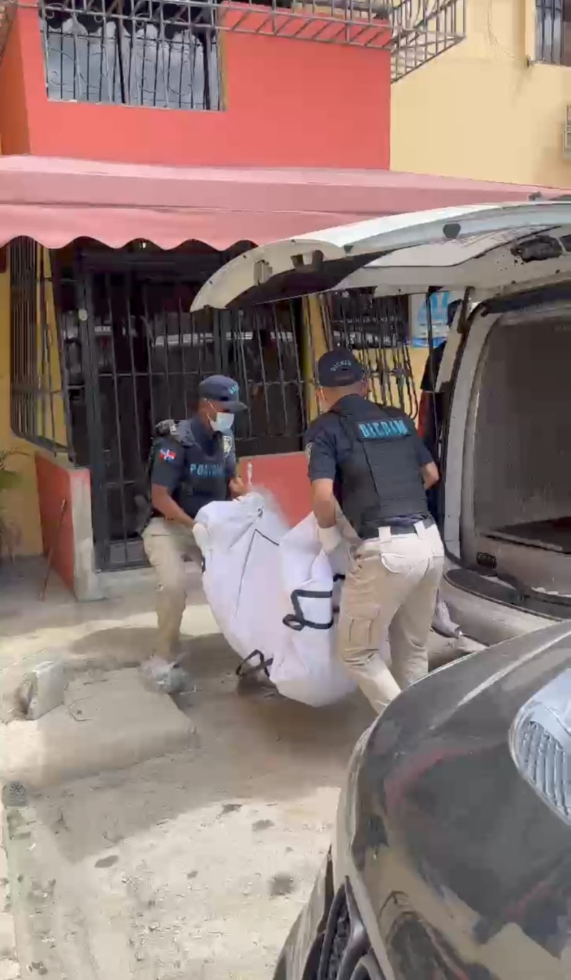Encuentran cadáveres de madre e hijo; también falleció el perro de de la casa